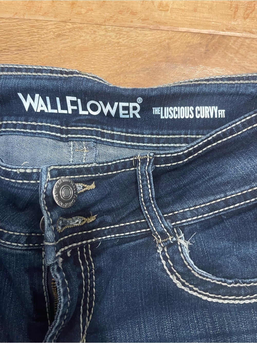 WallFlower Luscious Curvy Fit Bootcut Jeans Womens Medium Wash Stretch - Picture 6 of 6
